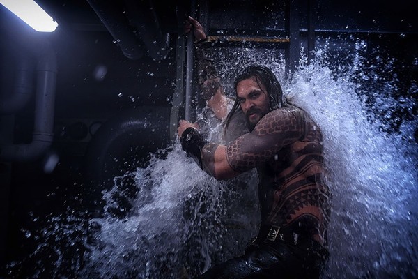 Phim “Aquaman” doanh thu vượt mốc 1 tỉ USD