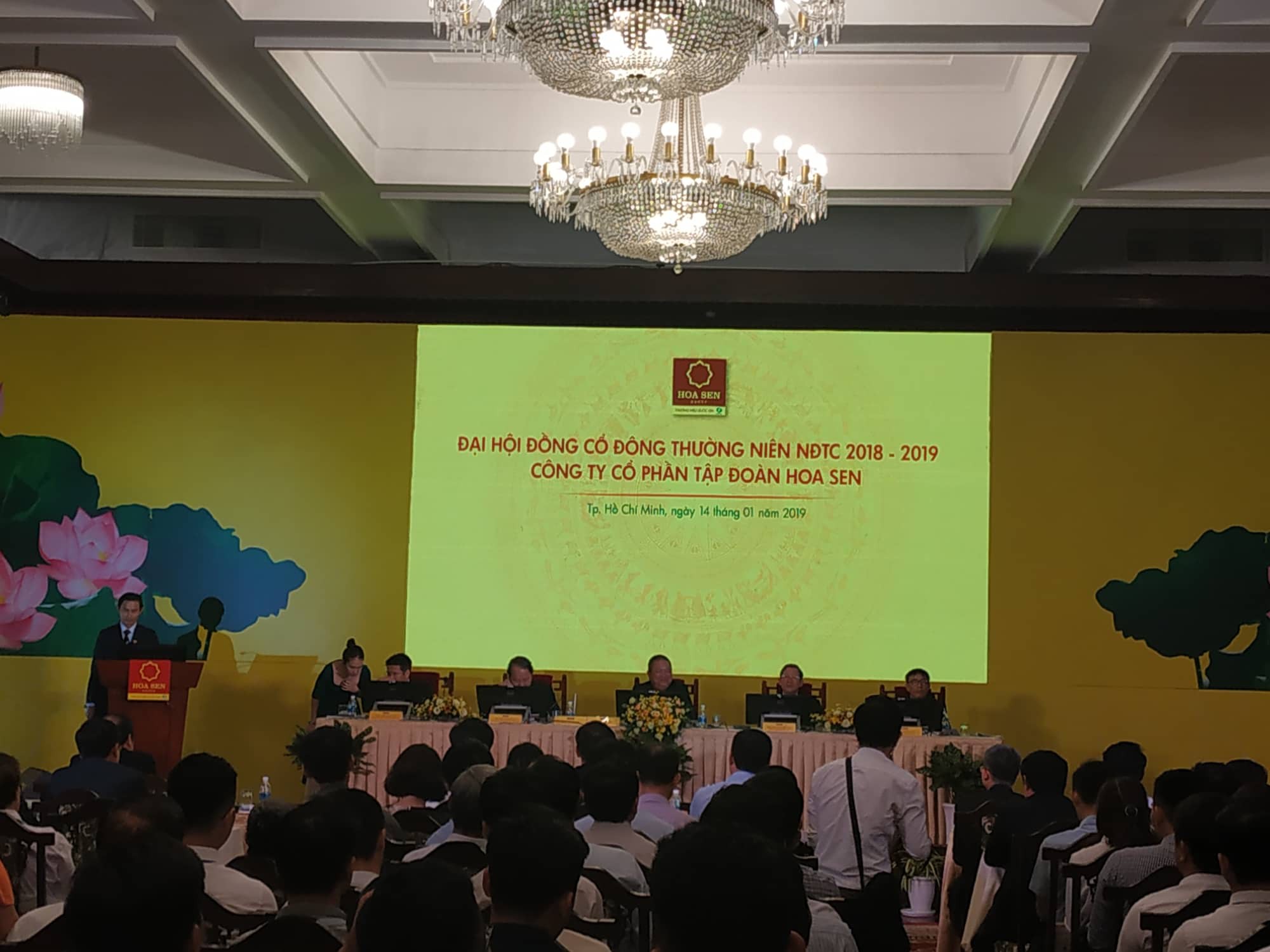 Ông Lê Phước Vũ "xuống núi" trấn an cổ đông Hoa Sen