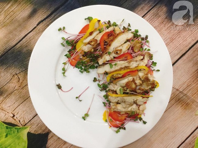 Thực đơn ăn kiêng với 2 món salad ngon miễn bàn