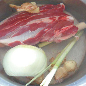 Bắp b&ograve; ng&acirc;m nước mắm mặn - Ảnh 4.