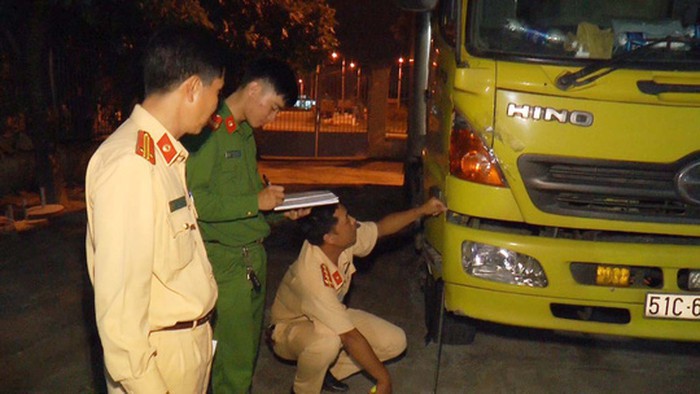 CSGT tổng kiểm soát tài xế vi phạm nồng độ cồn, ma túy