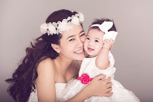 Diễn vi&ecirc;n Mai Phương rạng ngời b&ecirc;n người th&acirc;n trong ng&agrave;y sinh nhật - Ảnh 6.