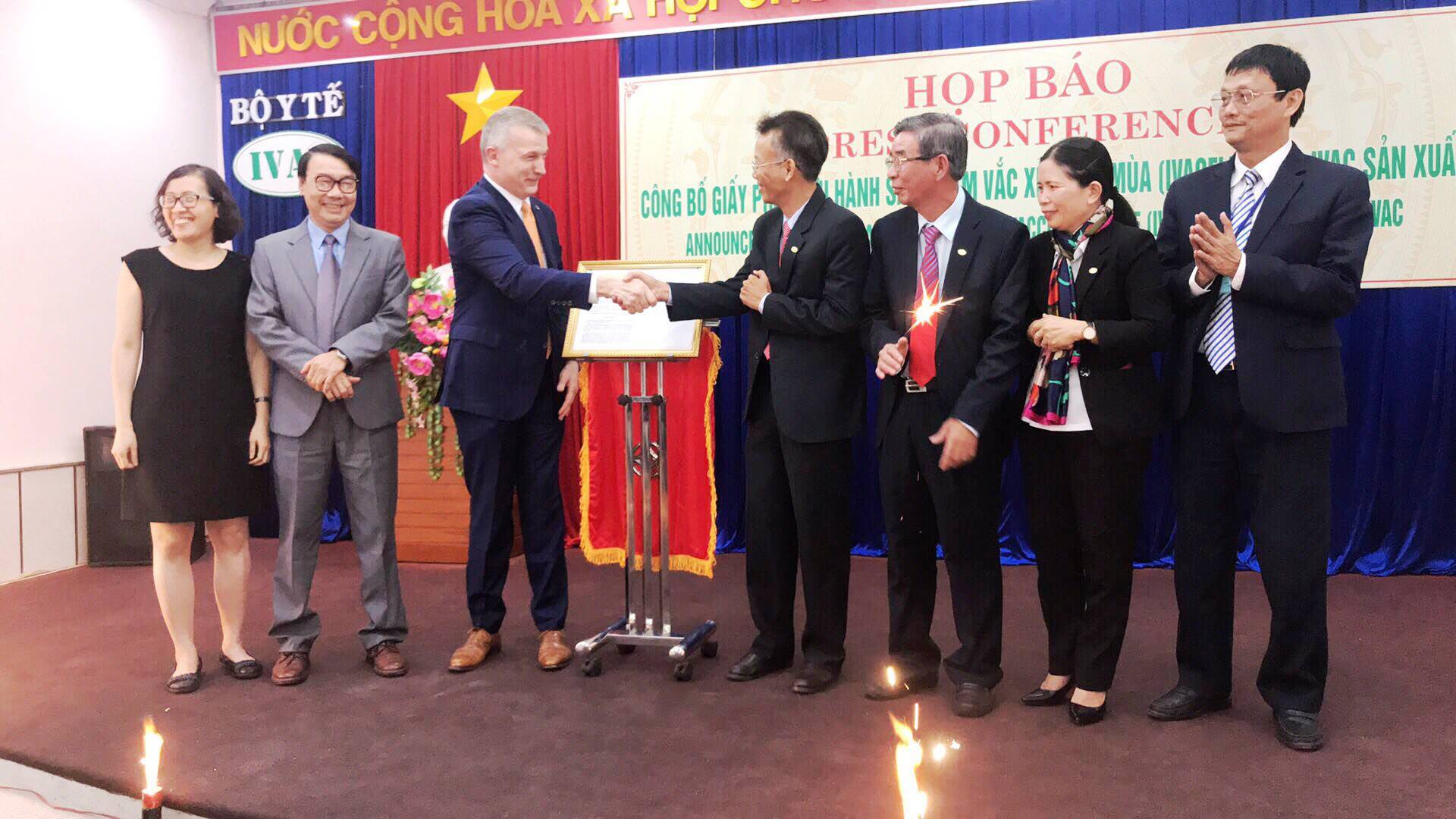 Đưa vắc-xin phòng cúm mùa made in Việt Nam vào lưu hành - Ảnh 2.