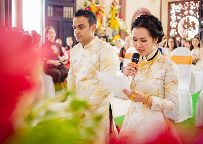 Lê Hiếu thoát ế, Võ Hạ Trâm đeo vàng đỏ tay làm lễ hằng thuận