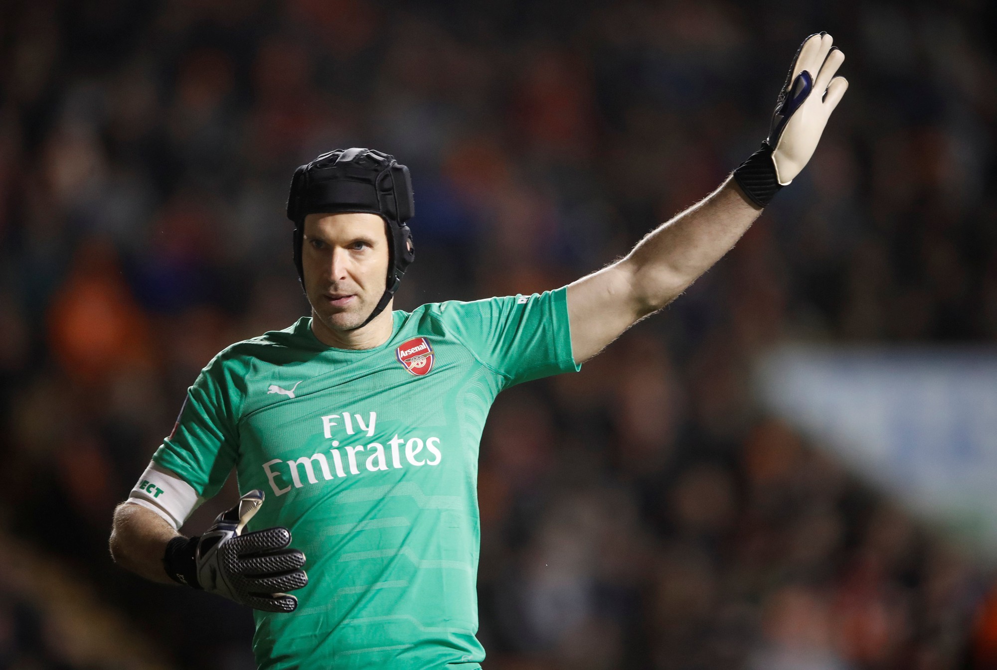 Arsenal gút danh sách người kế nhiệm khi thủ thành Cech treo găng