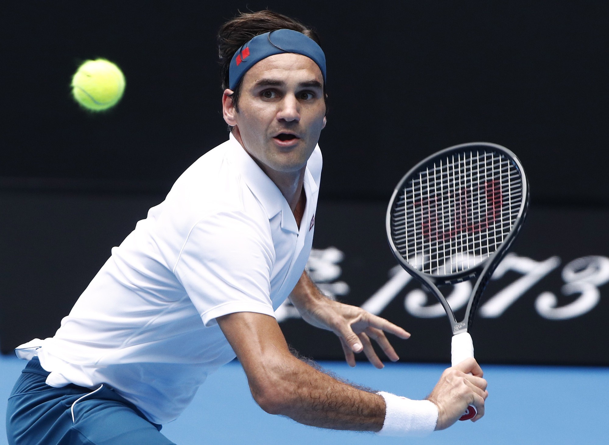 Giải Úc mở rộng 2019: Roger Federer vất vả vượt vòng 2