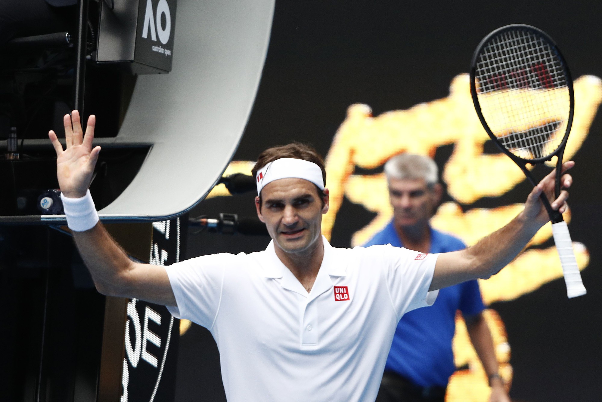 Giải &Uacute;c mở rộng 2019: Roger Federer vất vả vượt v&ograve;ng 2 - Ảnh 3.