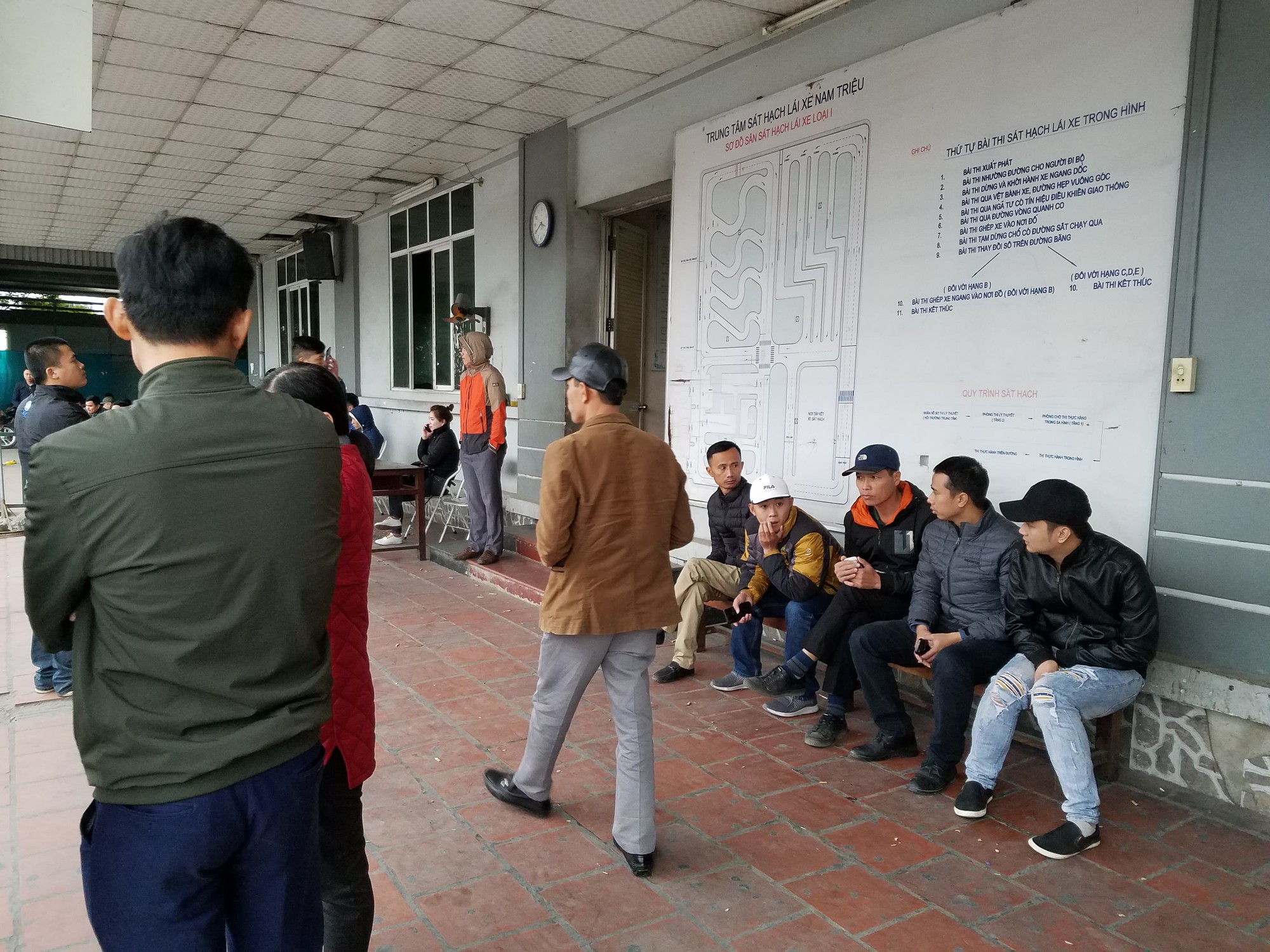 Trung tâm Sát hạch lái xe Hoàng Phương nói gì về việc người không biết chữ thi GPLX "bao đậu"?