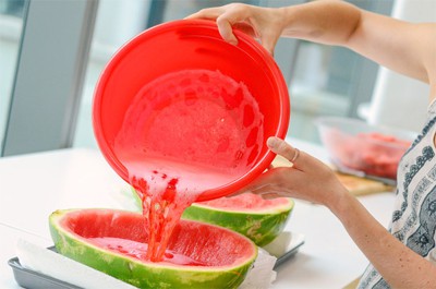 Cách làm thạch rau câu dưa hấu thơm ngon cho cả gia đình bạn - Ảnh 1.