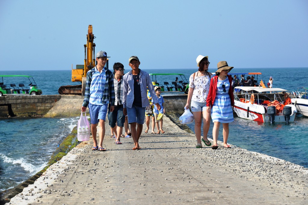 Quảng Ngãi muốn thu phí du khách đến Lý Sơn