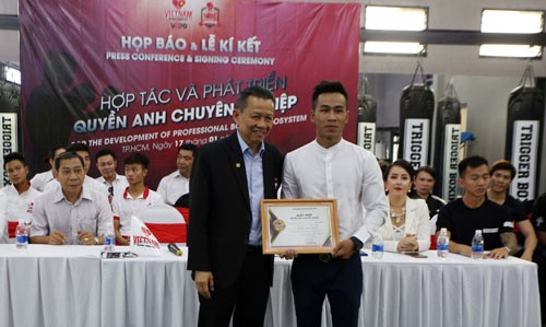 Trần Văn Thảo sang Mỹ tranh đai vô địch thế giới