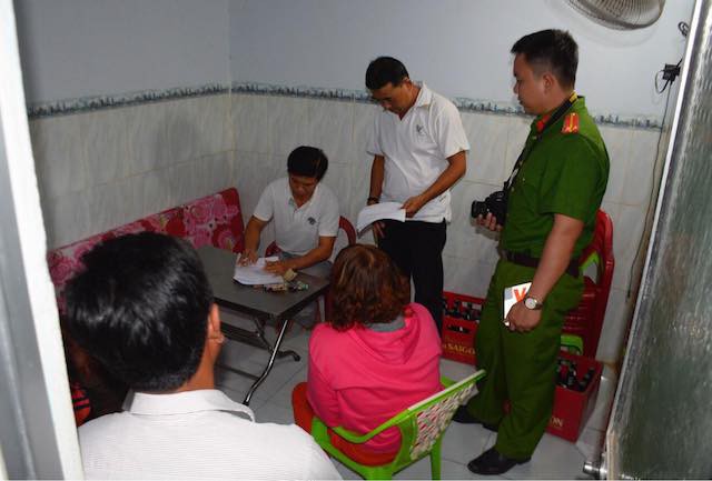 Bắt quả tang 2 phụ nữ U60 bán dâm cho khách