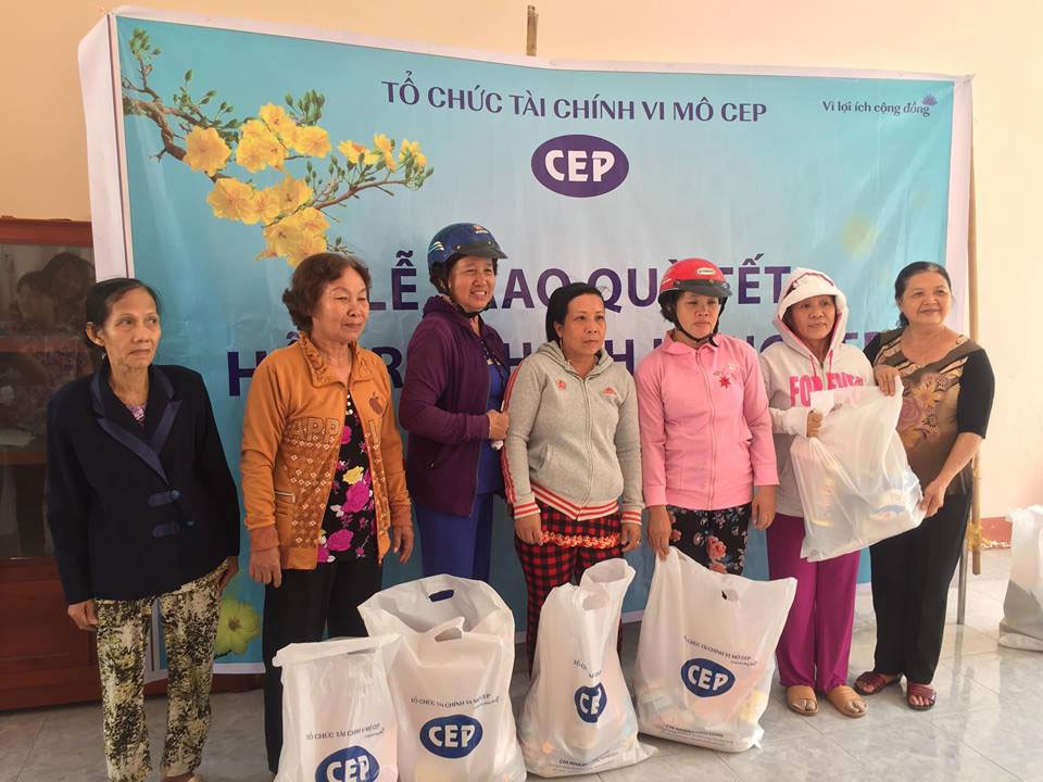 CEP Vĩnh Long tặng quà Tết cho thành viên nghèo