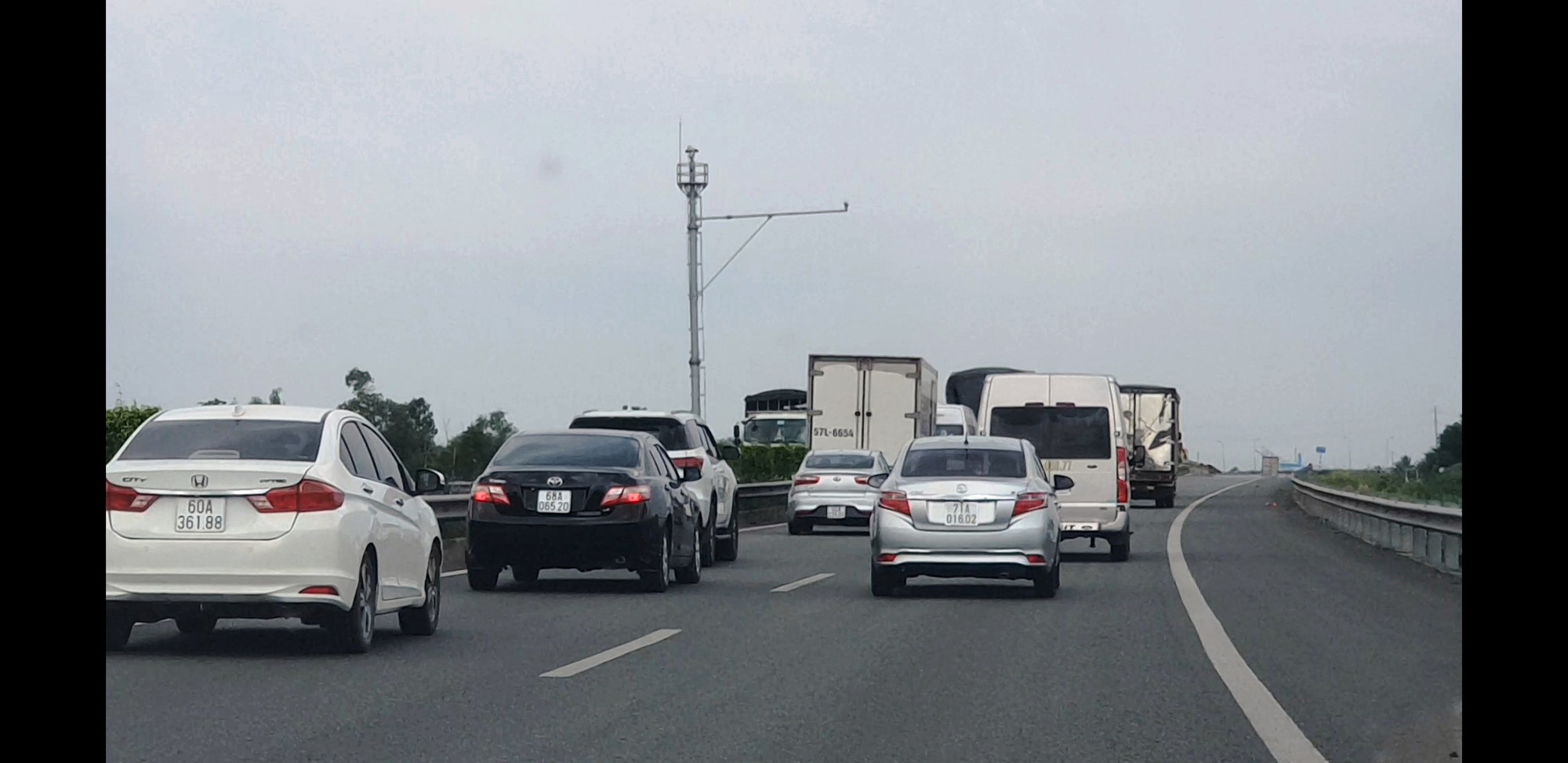 Tuyến cao tốc TP HCM - Trung Lương đang như... đường l&agrave;ng! - Ảnh 1.