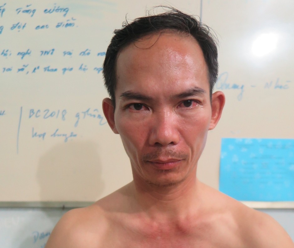 Bỗng dưng nói nhảm rồi cầm dao chém chết mẹ ruột