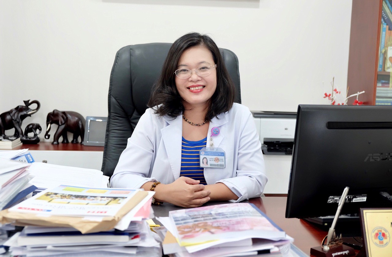 CỦA BAN THỜI SỰ: Những giao thừa không ngủ, xem pháo bông trong xe...cấp cứu - Ảnh 3.