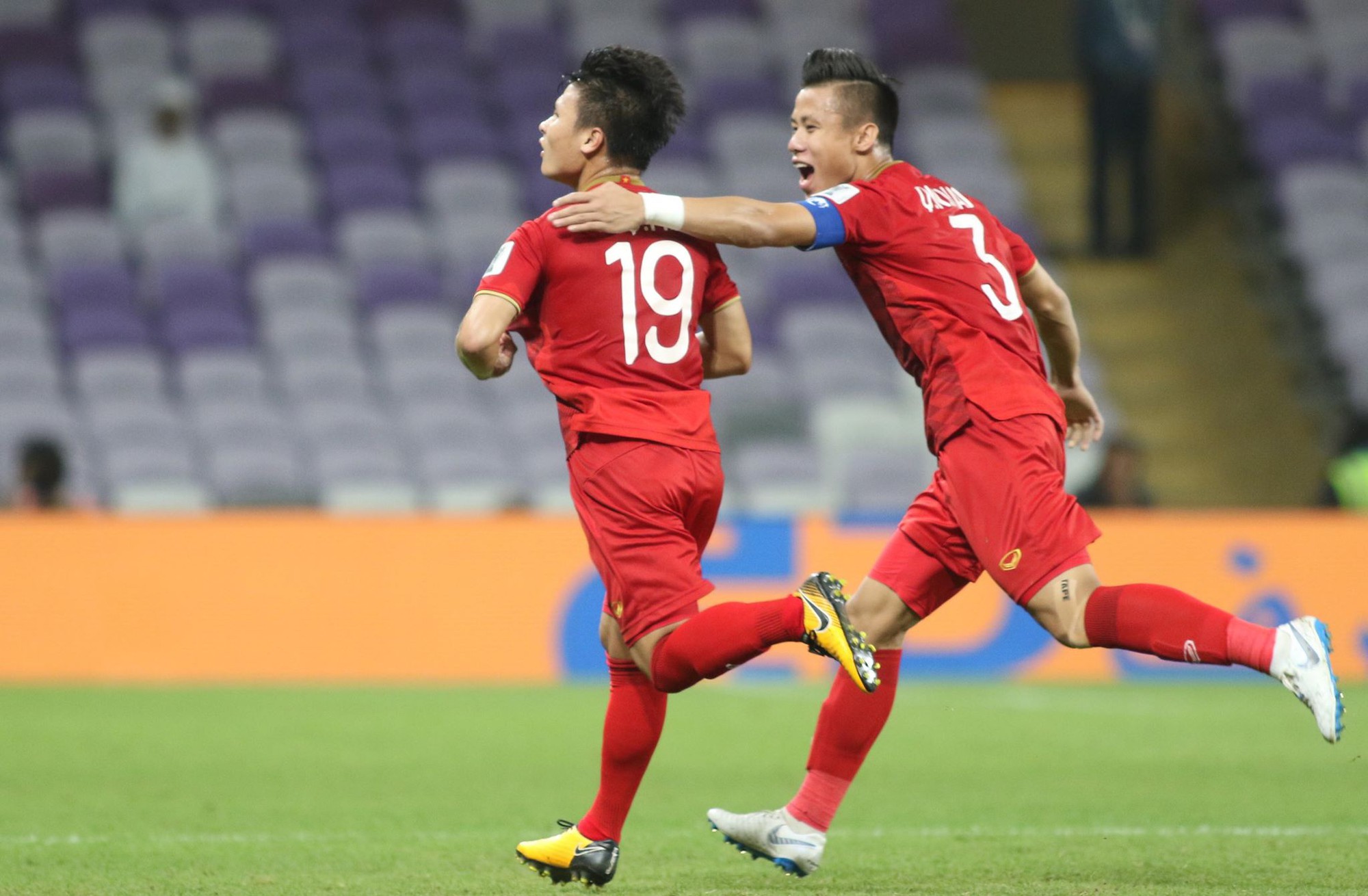 "Song Hải" lập công, tuyển Việt Nam thắng 2-0 nhưng vẫn phải chờ
