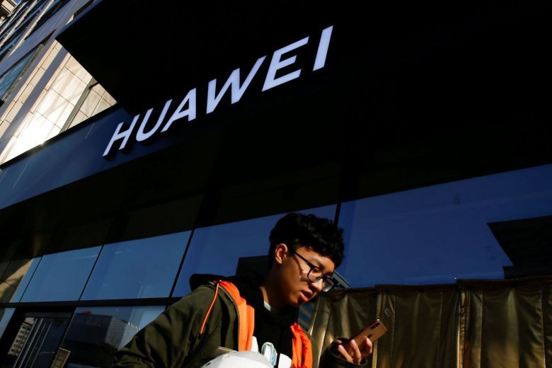 Mỹ bồi thêm đòn vào Huawei