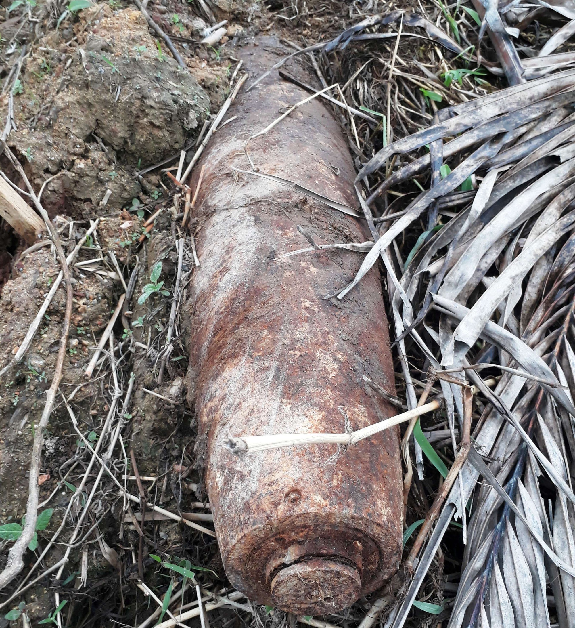 Quảng Ngãi: Tá hỏa phát hiện quả bom nặng hơn 100kg