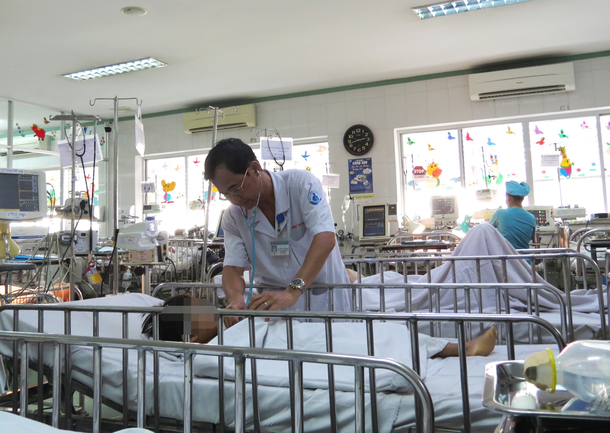 Cứu sống b&eacute; trai ngưng tim, ngưng thở trong gang tấc - Ảnh 1.