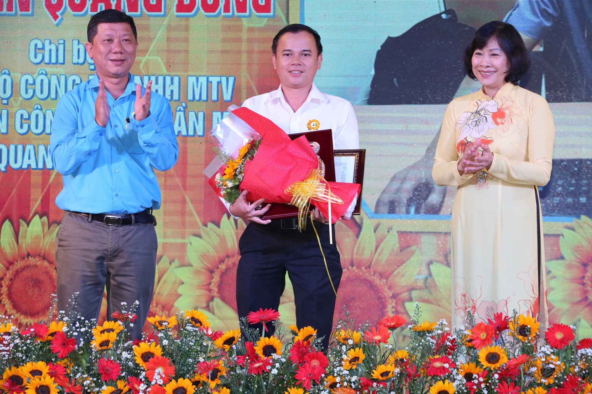 LĐLĐ TP HCM tôn vinh 54 gương sáng đảng viên