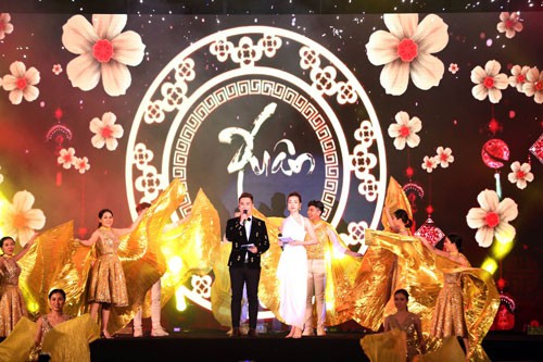Gala Mai Vàng chào Xuân 2019: Ấm áp và nhân văn - Ảnh 2.