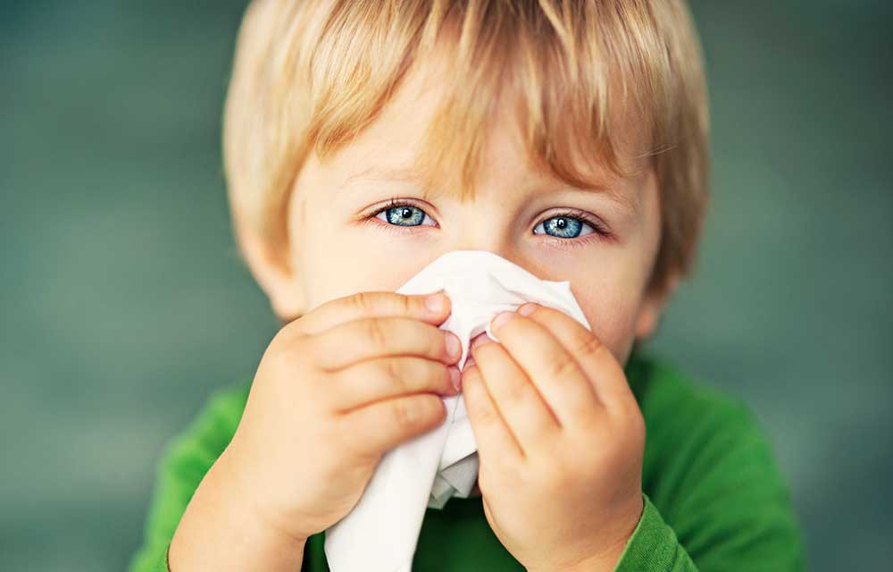 Trẻ vài bữa lại sổ mũi một lần, là bệnh gì?