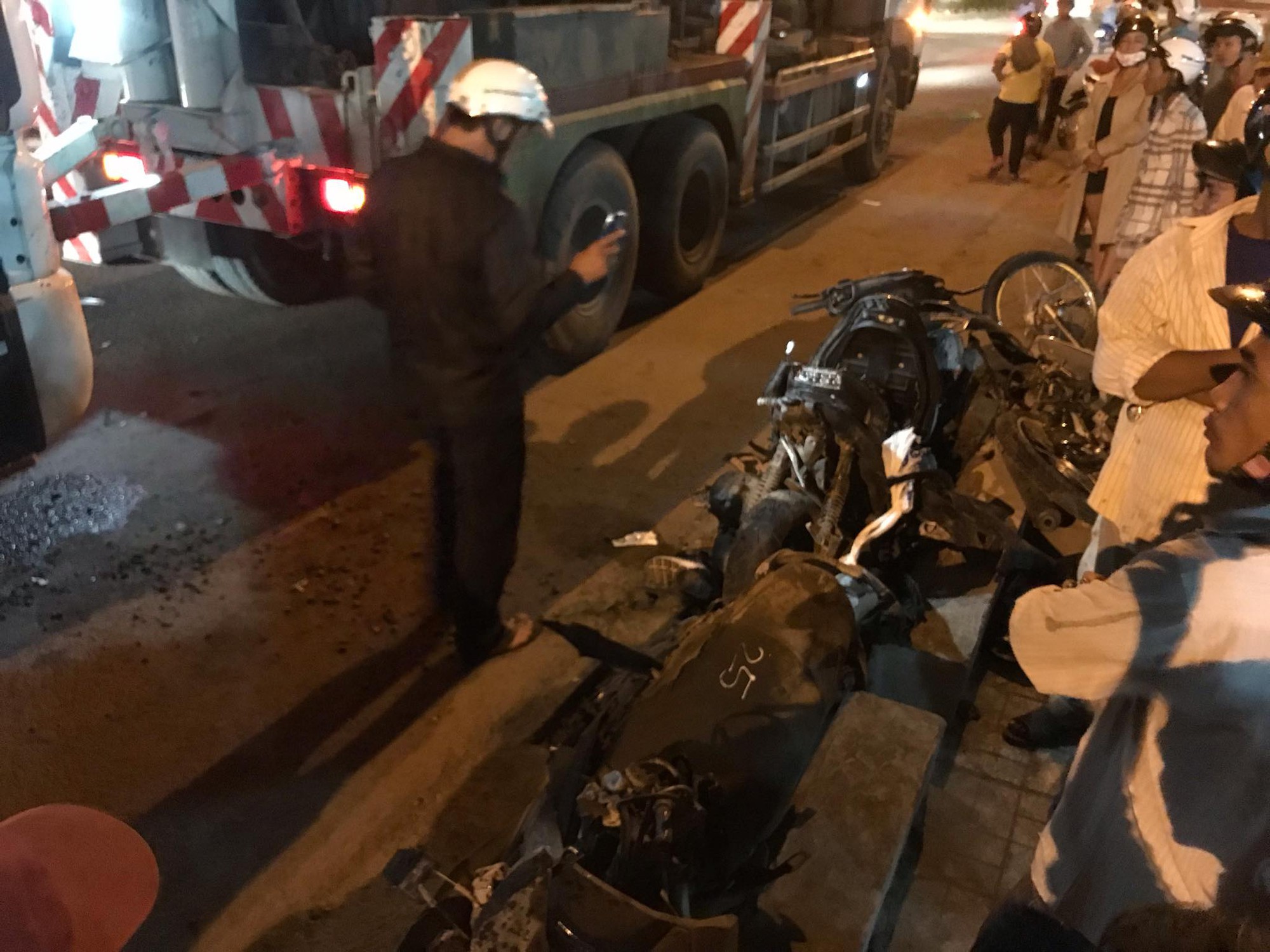 Vụ tai nạn ở Long An: Ph&oacute; Thủ tướng Trương H&ograve;a B&igrave;nh y&ecirc;u cầu l&agrave;m r&otilde;, xử l&yacute; nghi&ecirc;m - Ảnh 3.