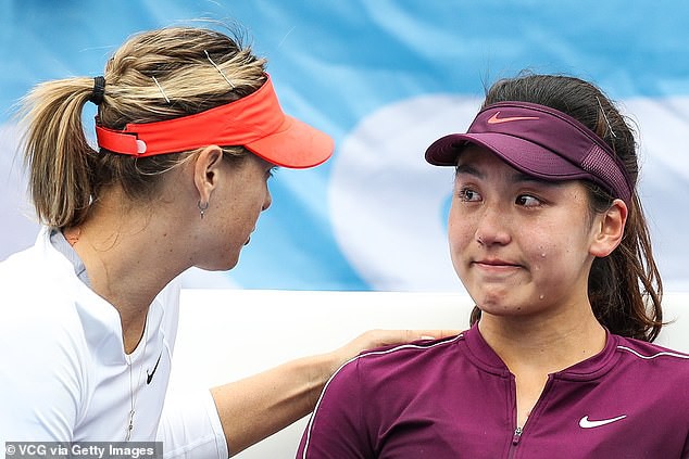 Sharapova an ủi mỹ nữ Trung Quốc vì chấn thương