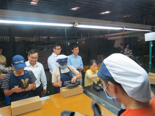 CÔNG ĐOÀN CÁC KCX-KCN TP HCM: Động viên công nhân Công ty TNHH TM-SX Trường Lợi