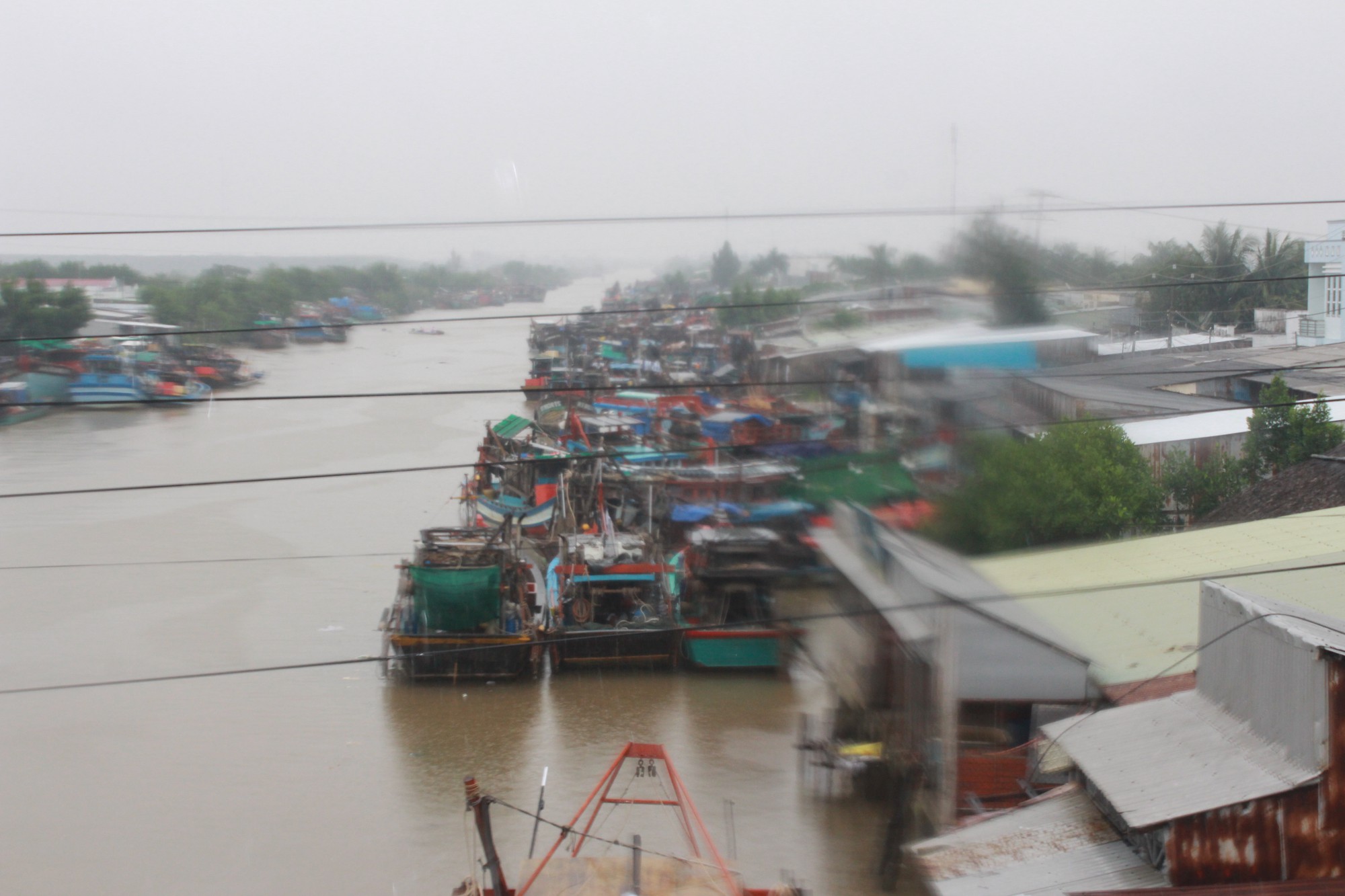 Bão số 1 đang tăng tốc, các tỉnh, thành miền Tây khẩn trương ứng phó - Ảnh 3.