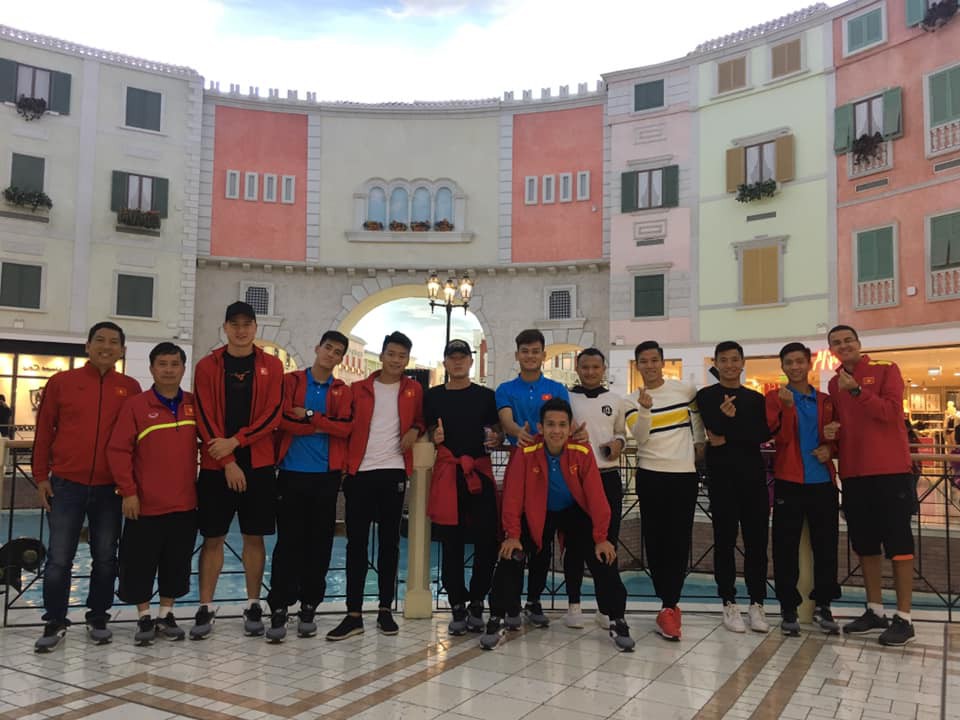 Tuyển Việt Nam xả trại, tham quan c&aacute;c si&ecirc;u c&ocirc;ng tr&igrave;nh xa hoa ở Qatar - Ảnh 3.