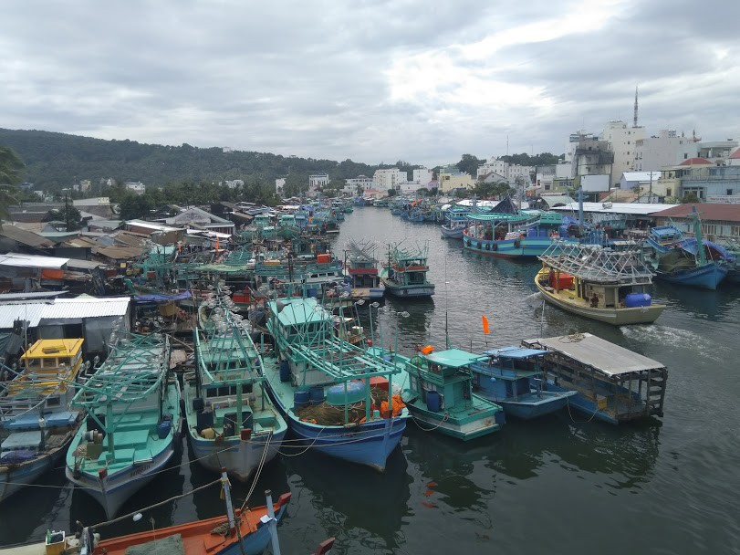 T&agrave;u cao tốc tạm ngưng hoạt động v&igrave; b&atilde;o số 1, nhiều du kh&aacute;ch &ldquo;kẹt&rdquo; lại Ph&uacute; Quốc - Ảnh 2.
