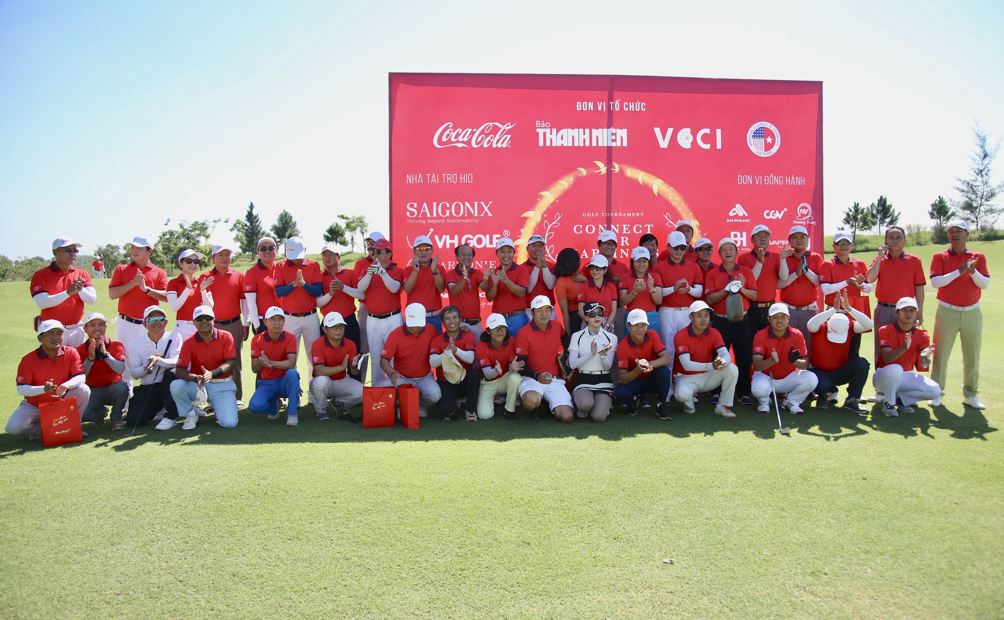 Gần 500 triệu đồng ủng hộ trẻ em vùng cao từ giải golf từ thiện - Ảnh 1.
