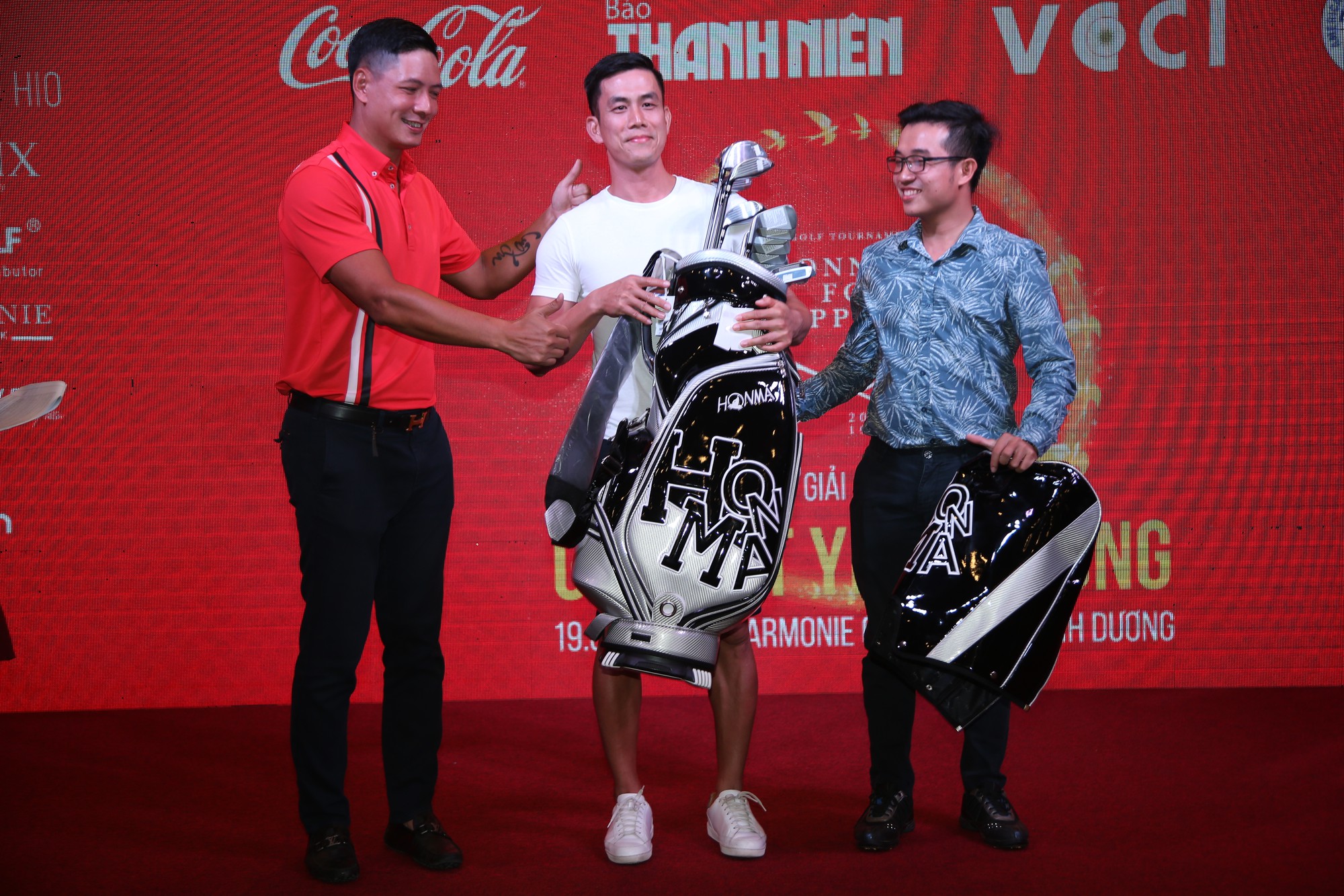 Gần 500 triệu đồng ủng hộ trẻ em vùng cao từ giải golf từ thiện - Ảnh 2.