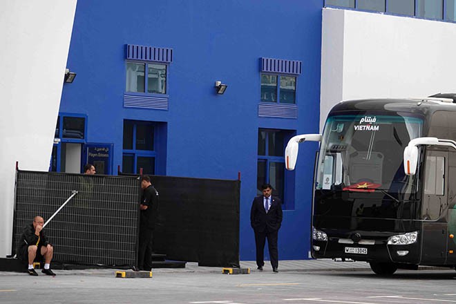 V&igrave; sao HLV Park Hang-seo ngồi thẫn thờ ngo&agrave;i s&acirc;n Al Tayer? - Ảnh 3.
