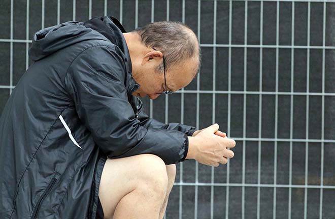 V&igrave; sao HLV Park Hang-seo ngồi thẫn thờ ngo&agrave;i s&acirc;n Al Tayer? - Ảnh 4.