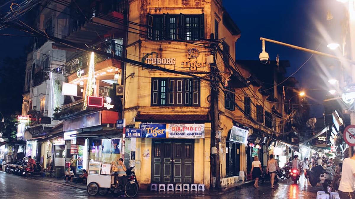 Từ khỉ "thánh" đến bay qua Hymalaya lúc mặt trời mọc