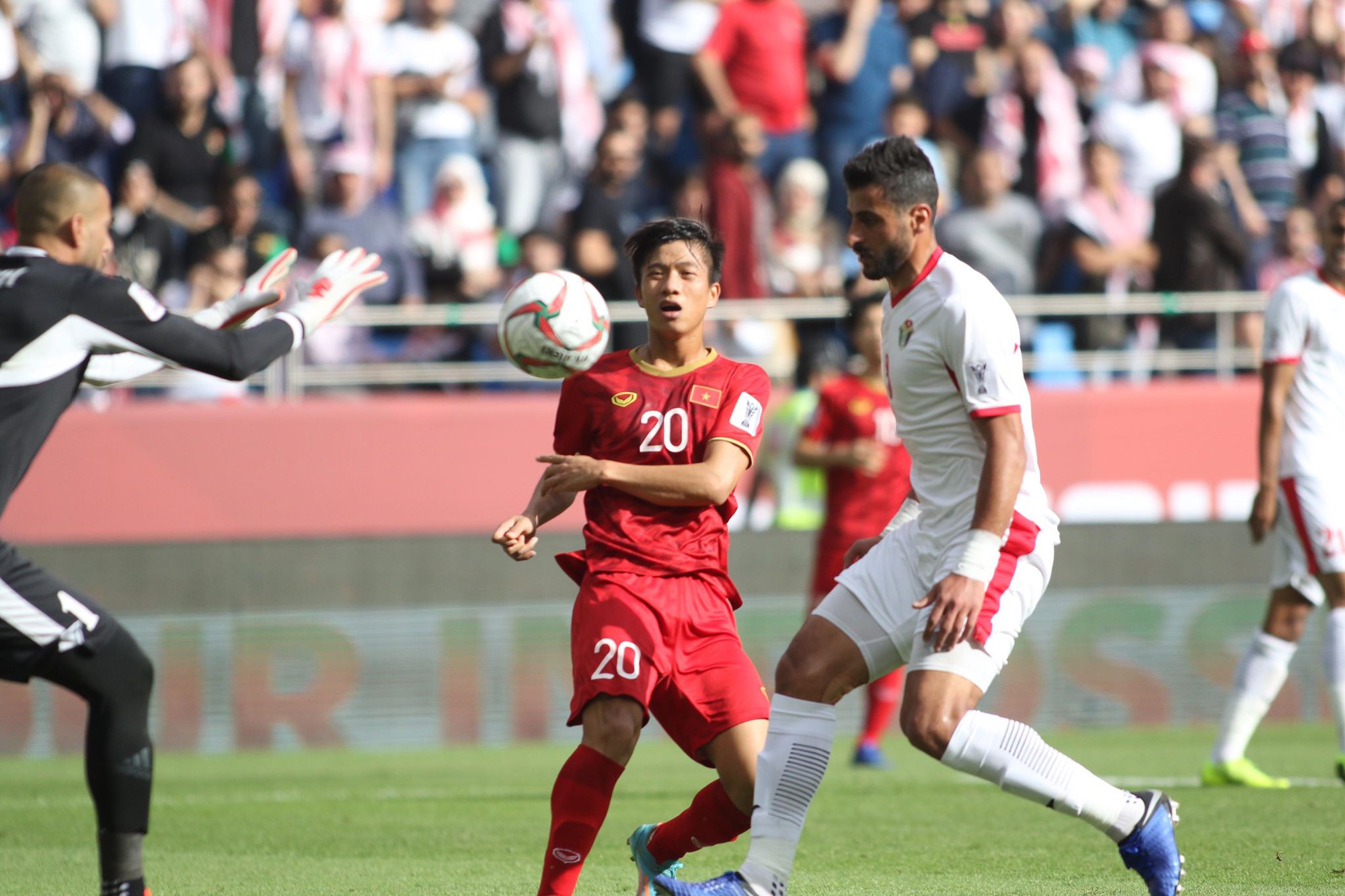 Clip: Loại Jordan 4-2 tr&ecirc;n chấm 11 m, Việt Nam hi&ecirc;n ngang v&agrave;o tứ kết - Ảnh 4.
