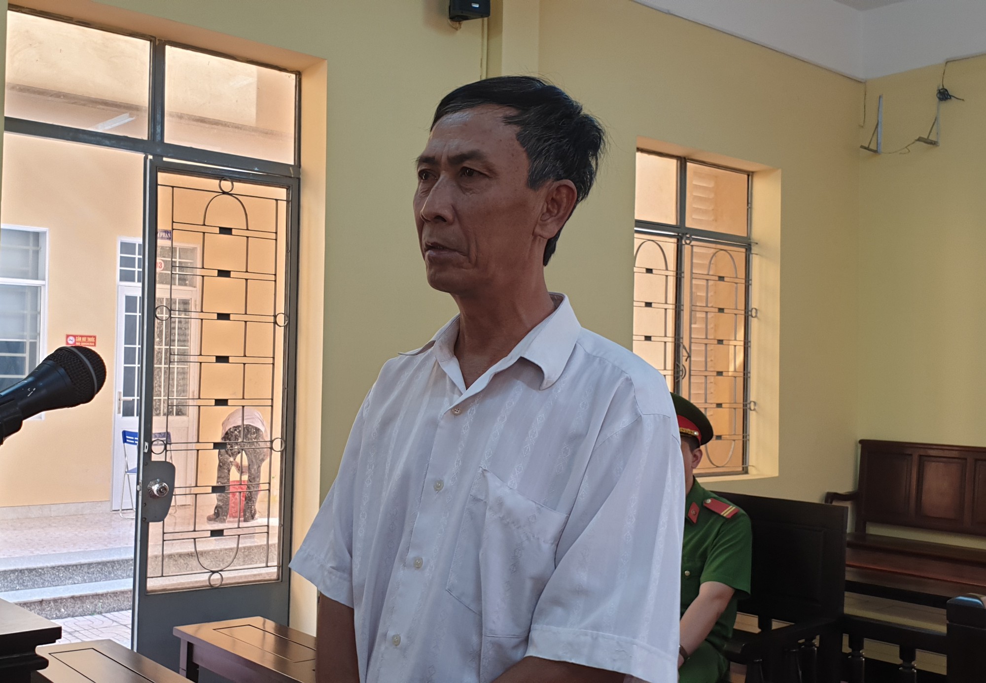 Nhiều lần giở trò dâm ô với học trò của vợ tại nhà