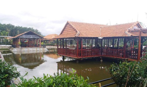 Xây "biệt phủ" không phép, vợ cán bộ thuế xin cho tồn tại