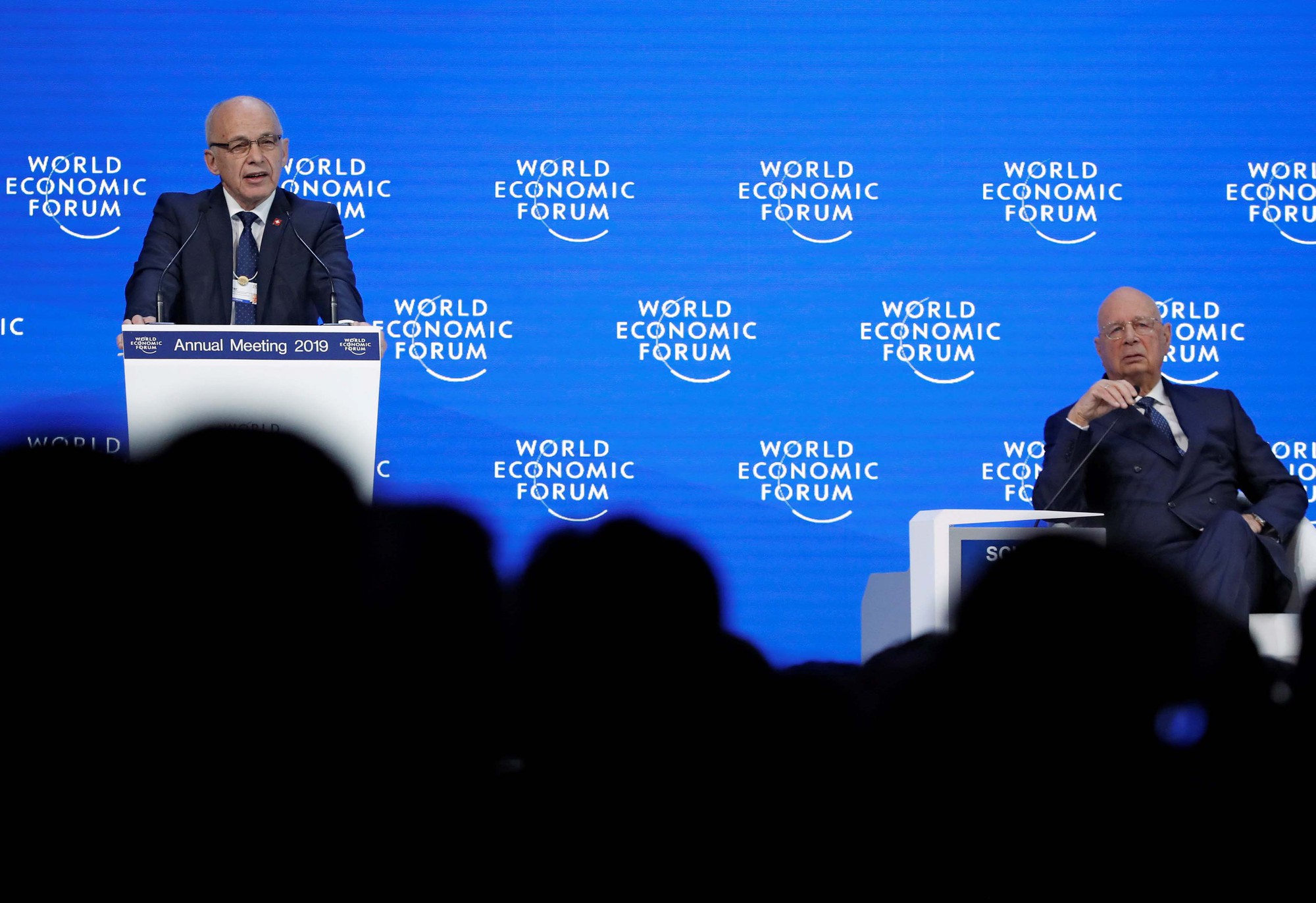 Davos vẫn gọi tên Tổng thống Donald Trump - Ảnh 1.