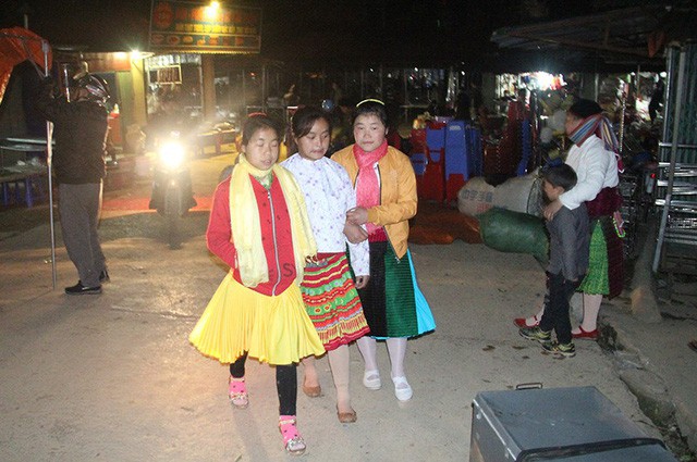 Độc đáo chợ phiên Đồng Văn ngày cuối tuần - Ảnh 3.