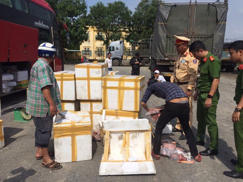 Chặn hơn 1 tấn thịt heo bệnh tuồn vào TP HCM