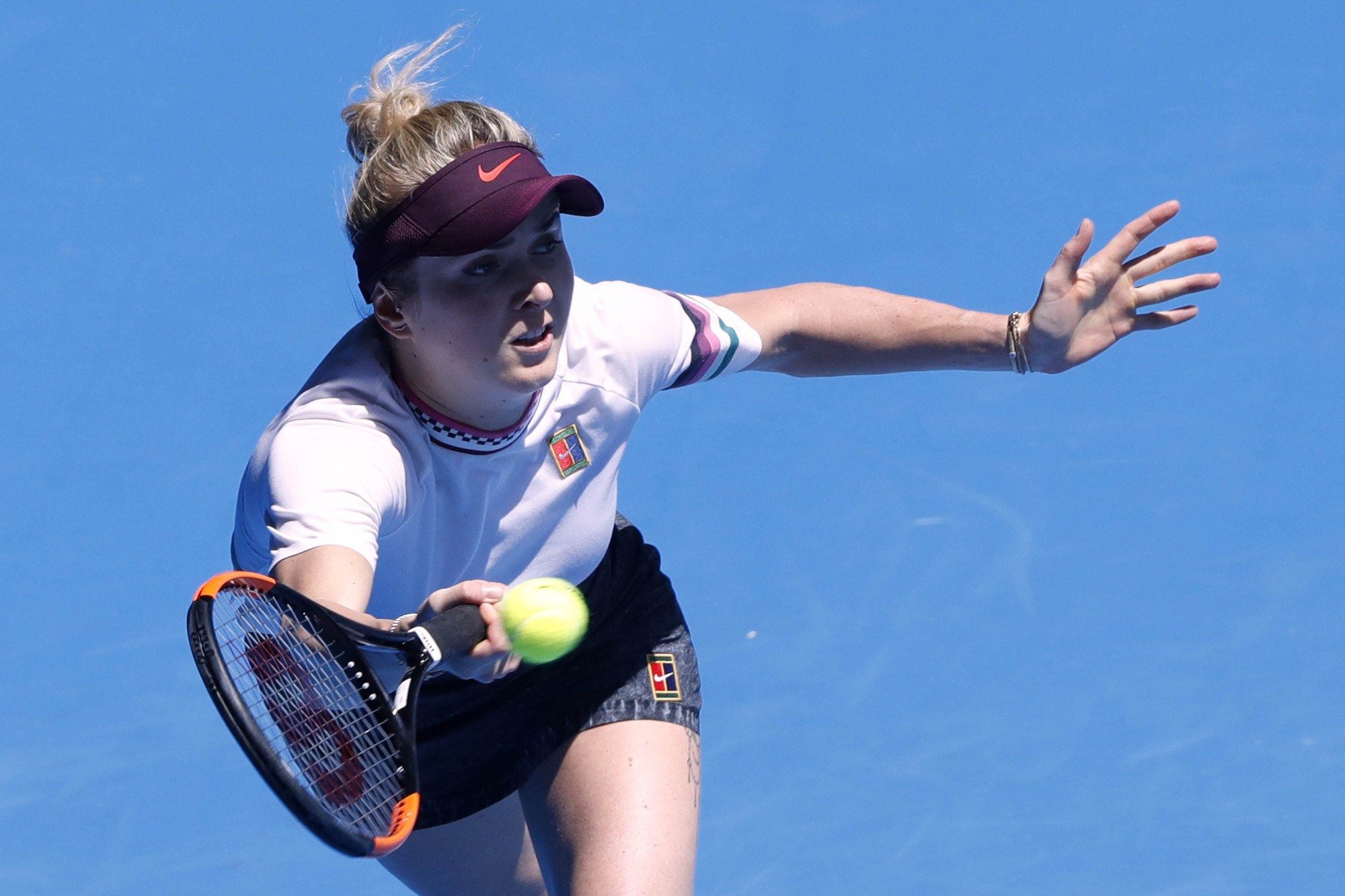 Ch&ugrave;m ảnh: Chấn thương khiến mỹ nh&acirc;n Svitolina gục ng&atilde; trước Osaka - Ảnh 2.