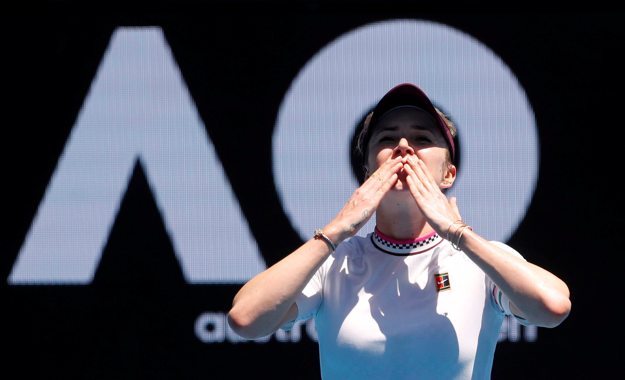 Ch&ugrave;m ảnh: Chấn thương khiến mỹ nh&acirc;n Svitolina gục ng&atilde; trước Osaka - Ảnh 8.
