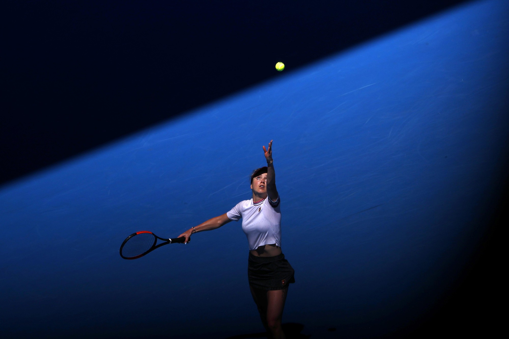 Ch&ugrave;m ảnh: Chấn thương khiến mỹ nh&acirc;n Svitolina gục ng&atilde; trước Osaka - Ảnh 17.