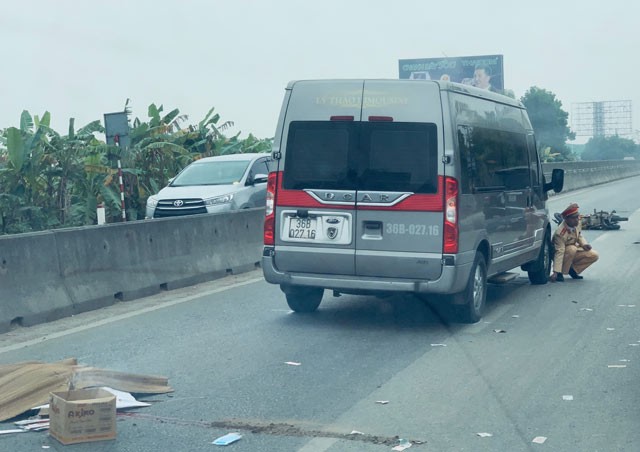 Xe 16 chỗ tông xe máy văng xa 30 m, người đàn ông tử vong tại chỗ
