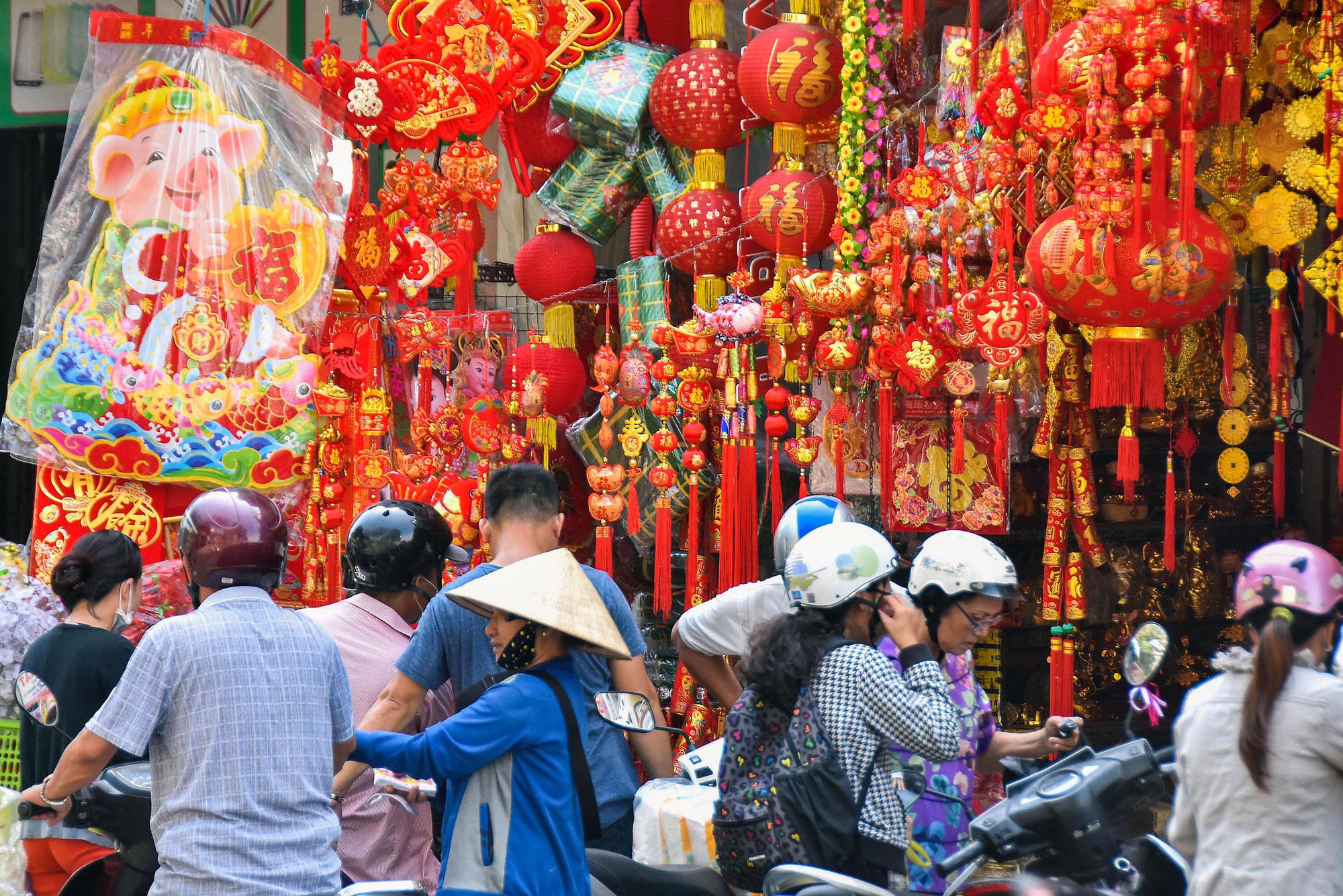 N&ocirc;n nao buổi s&aacute;ng cuối năm ở TP HCM - Ảnh 6.