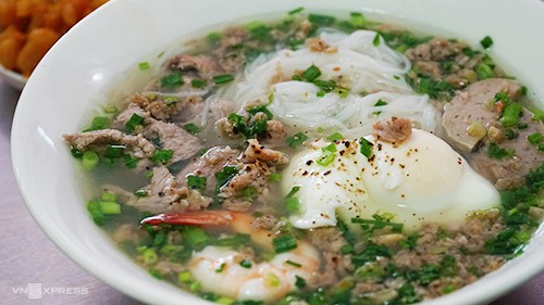 Quán mì dùng tóp mỡ để níu chân khách - Ảnh 2.